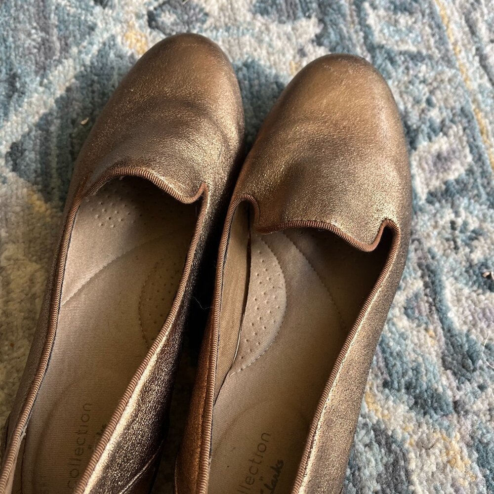 Clarks *Gold Metallic* Sara Poppy Loafer | size 6.5 | Ortholite Insole | EUC - Picture 4 of 12